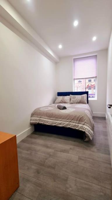 2 Bed Cosy Flat Close To Bus & Tube Station Londýn Exteriér fotografie