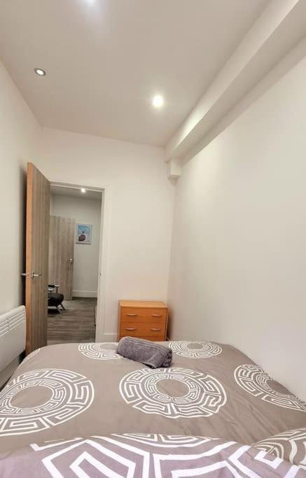 2 Bed Cosy Flat Close To Bus & Tube Station Londýn Exteriér fotografie