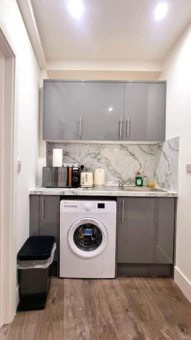 2 Bed Cosy Flat Close To Bus & Tube Station Londýn Exteriér fotografie