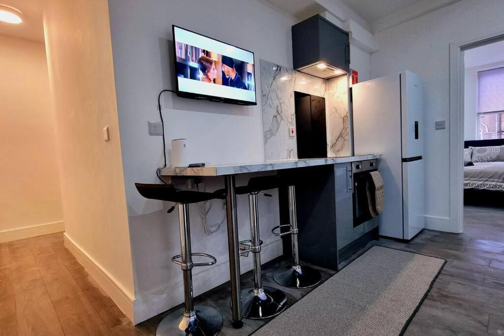 2 Bed Cosy Flat Close To Bus & Tube Station Londýn Exteriér fotografie