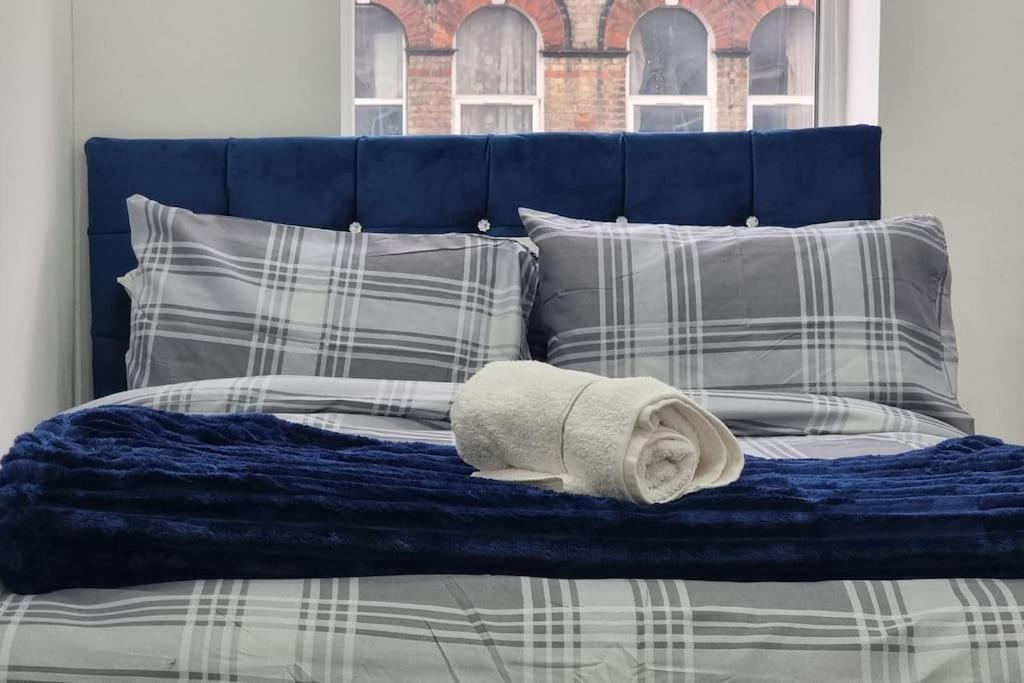 2 Bed Cosy Flat Close To Bus & Tube Station Londýn Exteriér fotografie