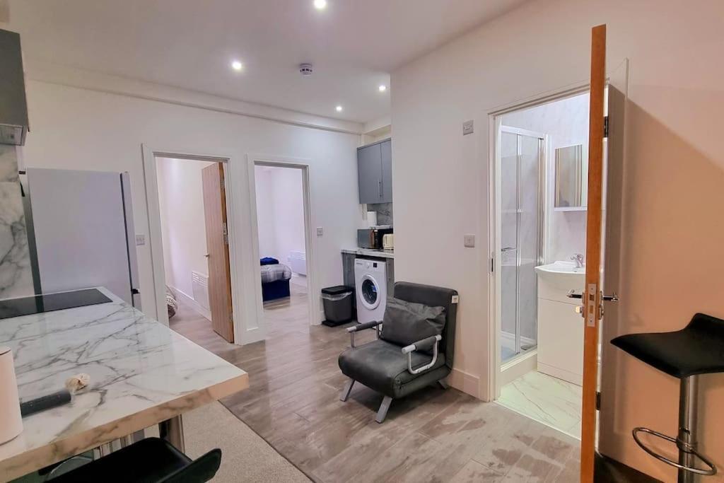 2 Bed Cosy Flat Close To Bus & Tube Station Londýn Exteriér fotografie